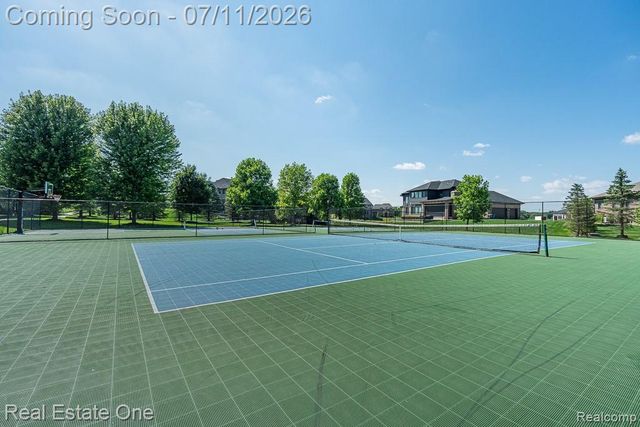 1067 Newgate Court, Oakland Charter Township, MI 48363