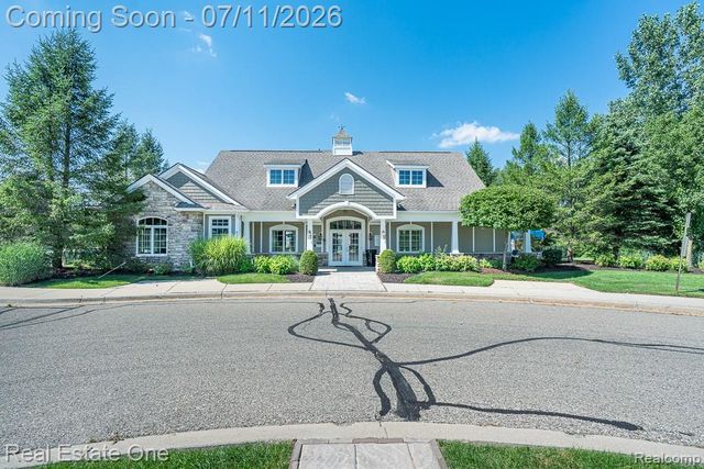 1067 Newgate Court, Oakland Charter Township, MI 48363