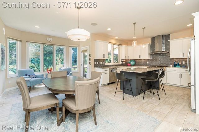 1067 Newgate Court, Oakland Charter Township, MI 48363