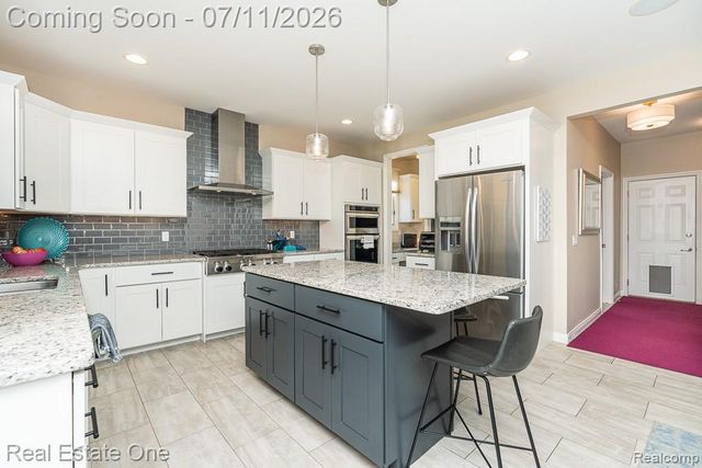 1067 Newgate Court, Oakland Charter Township, MI 48363