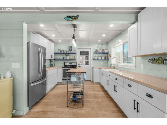 55314 ROSA Rd, Bandon, OR 97411