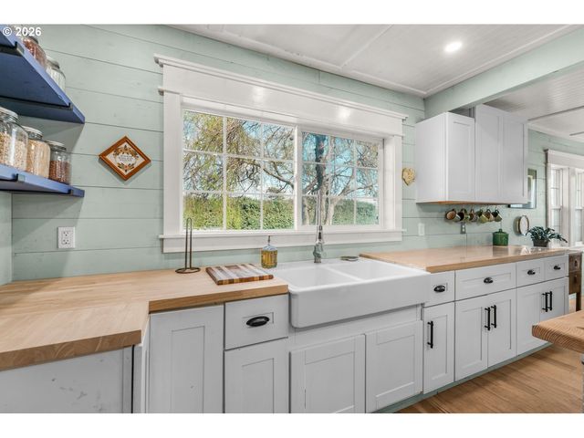 55314 ROSA Rd, Bandon, OR 97411