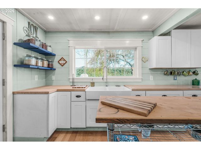 55314 ROSA Rd, Bandon, OR 97411