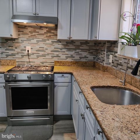 2 SENECA DR, Oxon Hill, MD 20745