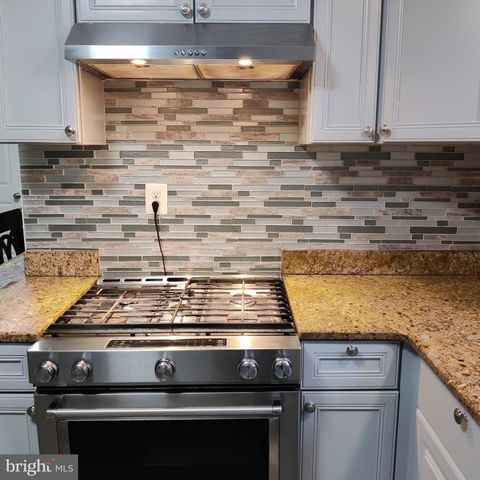 2 SENECA DR, Oxon Hill, MD 20745