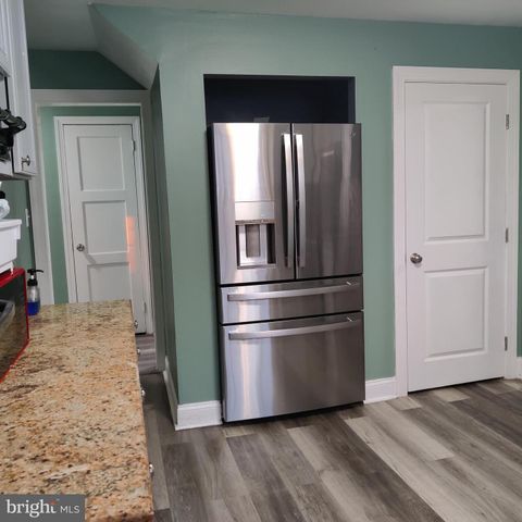 2 SENECA DR, Oxon Hill, MD 20745