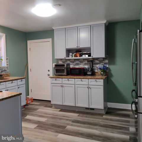 2 SENECA DR, Oxon Hill, MD 20745