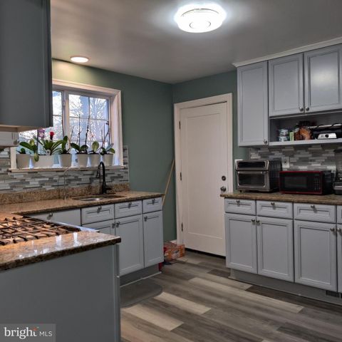 2 SENECA DR, Oxon Hill, MD 20745