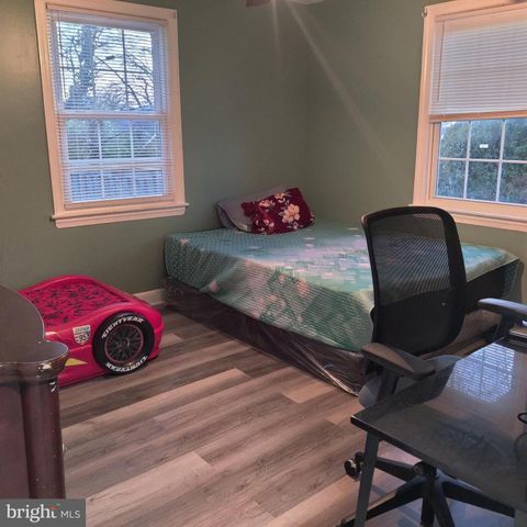 2 SENECA DR, Oxon Hill, MD 20745