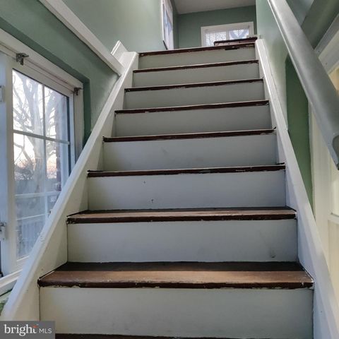 2 SENECA DR, Oxon Hill, MD 20745