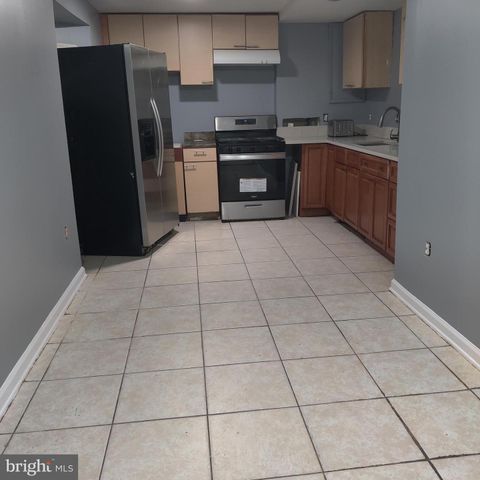 2 SENECA DR, Oxon Hill, MD 20745