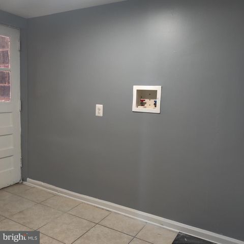 2 SENECA DR, Oxon Hill, MD 20745