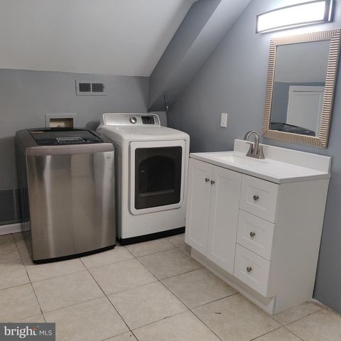 2 SENECA DR, Oxon Hill, MD 20745