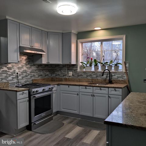 2 SENECA DR, Oxon Hill, MD 20745