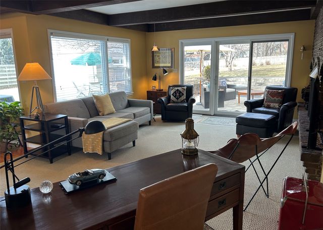 5819 Chamberlain Drive, Des Moines, IA 50312