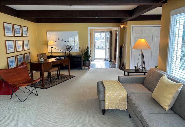 5819 Chamberlain Drive, Des Moines, IA 50312