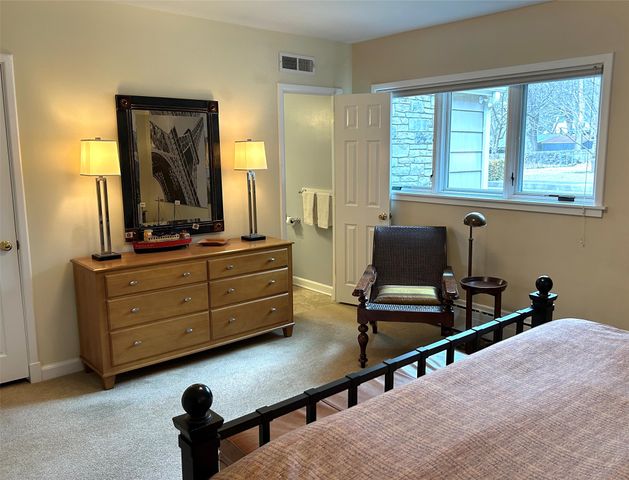 5819 Chamberlain Drive, Des Moines, IA 50312