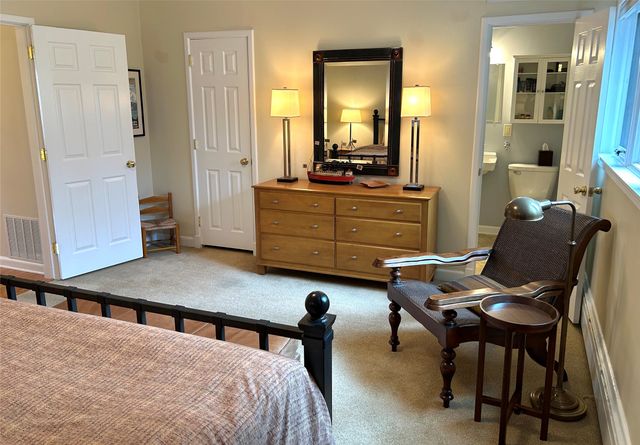 5819 Chamberlain Drive, Des Moines, IA 50312