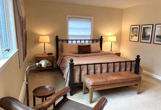 5819 Chamberlain Drive, Des Moines, IA 50312