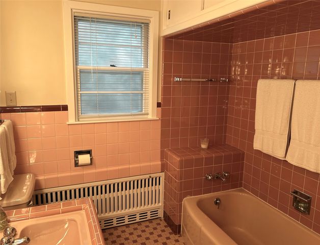 5819 Chamberlain Drive, Des Moines, IA 50312