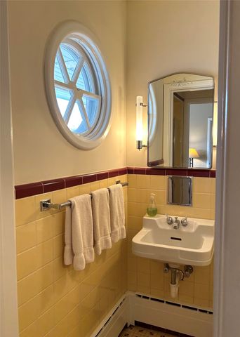 5819 Chamberlain Drive, Des Moines, IA 50312