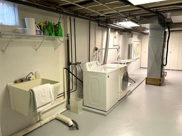 5819 Chamberlain Drive, Des Moines, IA 50312