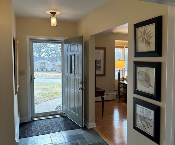 5819 Chamberlain Drive, Des Moines, IA 50312