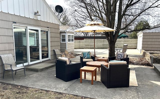 5819 Chamberlain Drive, Des Moines, IA 50312