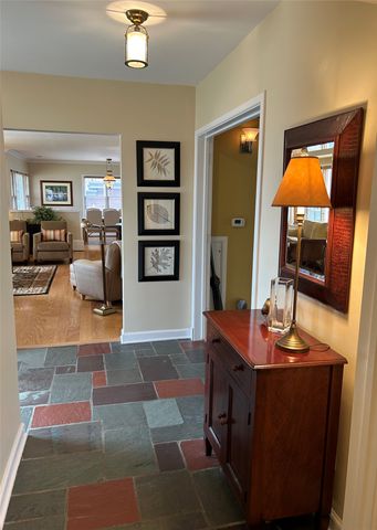 5819 Chamberlain Drive, Des Moines, IA 50312