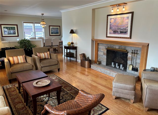 5819 Chamberlain Drive, Des Moines, IA 50312