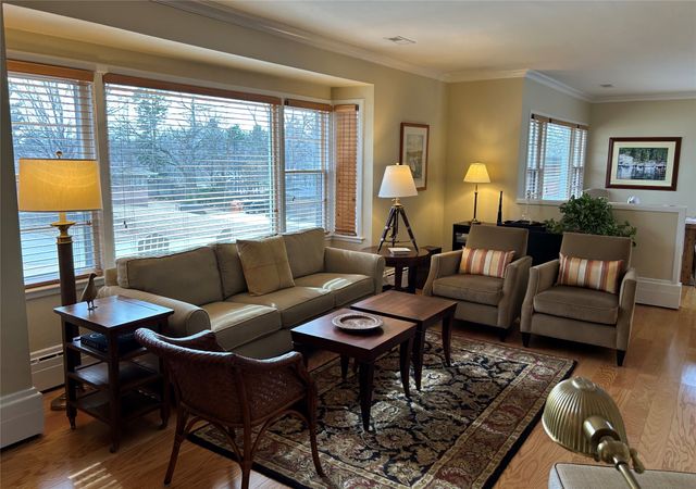 5819 Chamberlain Drive, Des Moines, IA 50312