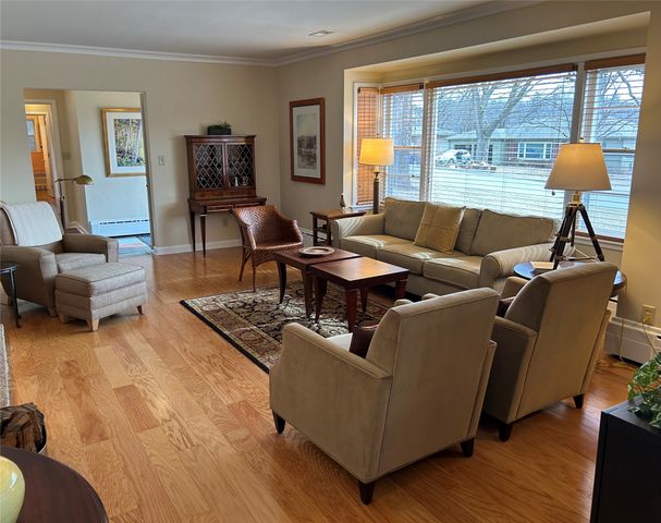 5819 Chamberlain Drive, Des Moines, IA 50312