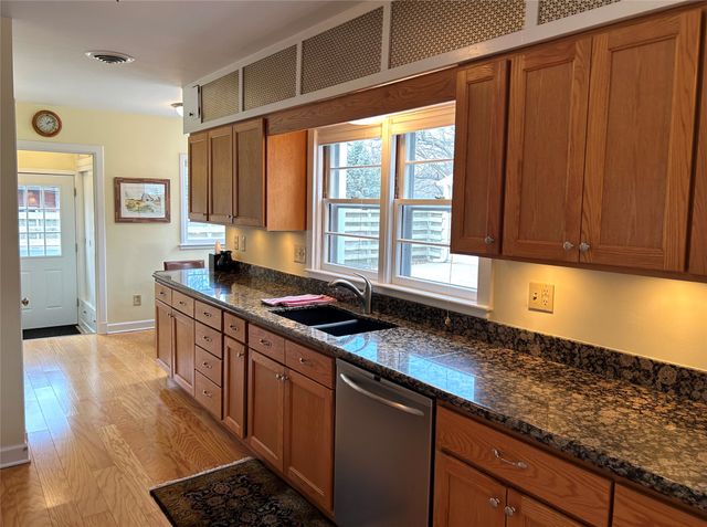 5819 Chamberlain Drive, Des Moines, IA 50312