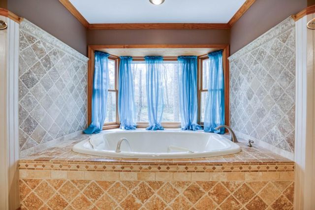 2720 Bay Ridge Drive, Loganville, GA 30052