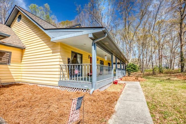 2720 Bay Ridge Drive, Loganville, GA 30052