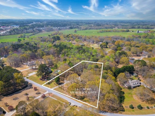 2720 Bay Ridge Drive, Loganville, GA 30052