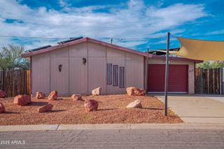 317 PERETZ Circle, Morristown, AZ 85342