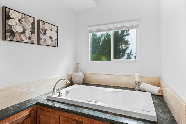 15615 Vista Vicente Drive 18, Ramona, CA 92065