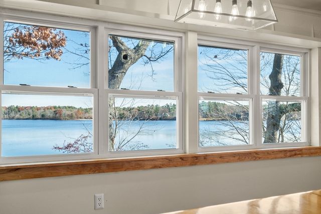 553 Monponsett St, Halifax, MA 02338