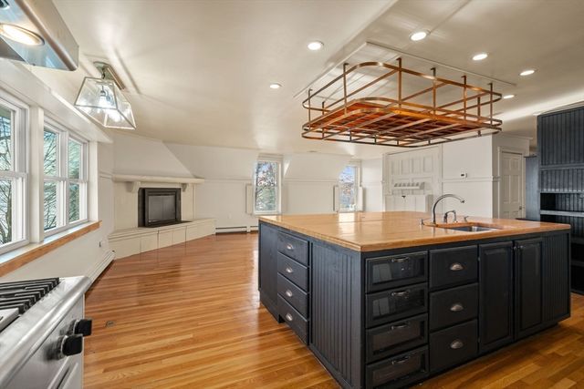 553 Monponsett St, Halifax, MA 02338