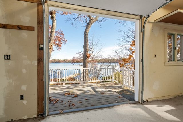 553 Monponsett St, Halifax, MA 02338