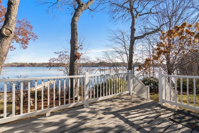 553 Monponsett St, Halifax, MA 02338