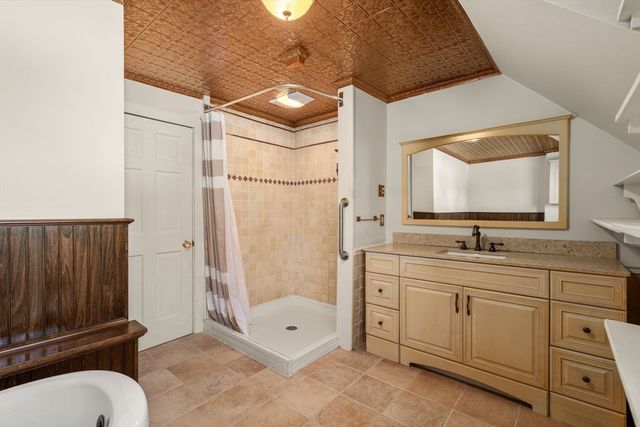 553 Monponsett St, Halifax, MA 02338