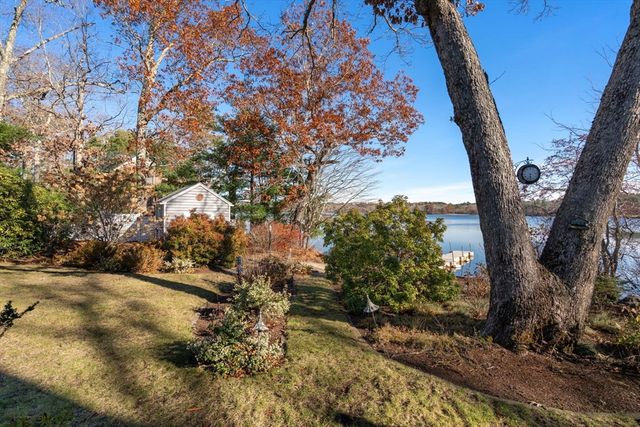 553 Monponsett St, Halifax, MA 02338