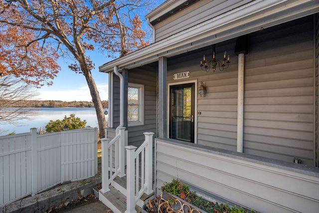 553 Monponsett St, Halifax, MA 02338