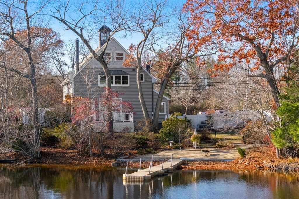 553 Monponsett St, Halifax, MA 02338