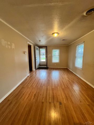 1521 Stanley Street, Saginaw, MI 48602