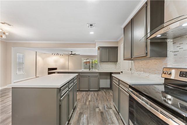 4937 Holmes Dr, Corpus Christi, TX 78411