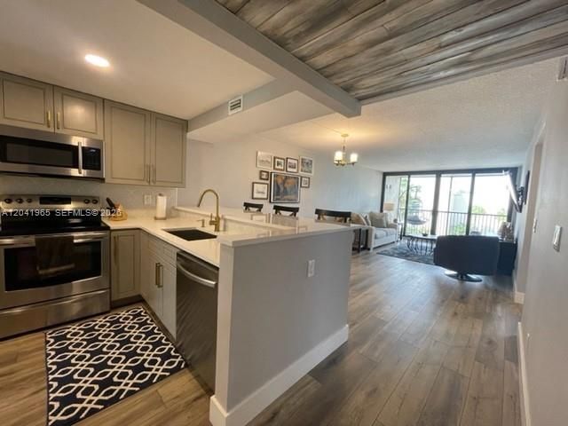17 Royal Palm Way 302, Boca Raton, FL 33432