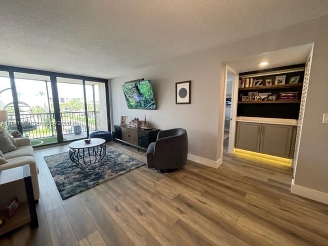 17 Royal Palm Way 302, Boca Raton, FL 33432